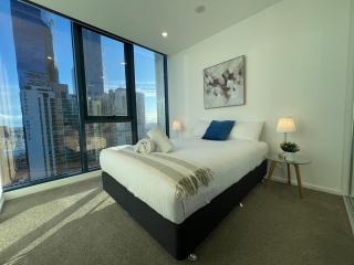 Complete Host Melbourne Grand Apartments - 2