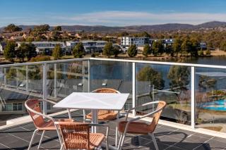 Modern Escape with Lake and Mountain Views - Tuggeranong - 0