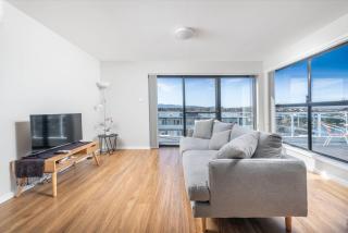 Modern Escape with Lake and Mountain Views - Tuggeranong - 9