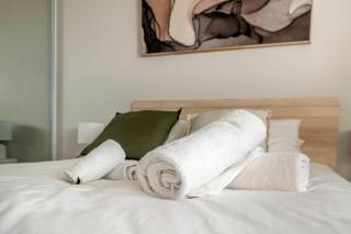 Modern Escape with Lake and Mountain Views - Tuggeranong - 1
