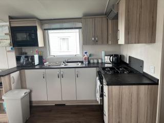Lovely 6 Berth Caravan With Front Decking At Valley Farm Holiday Park Ref 46516V - 1