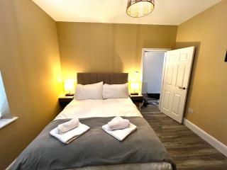 Smugglers - Sea Front - Parking - Sea Views - Balcony - 2 luxury kingsize beds - Saltburn-by-the-Sea - 3