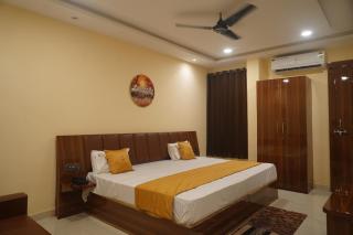 Raj Kamal Hotel & Garden - 8