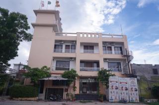 Raj Kamal Hotel & Garden - 3