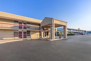 Super 8 by Wyndham Commerce - 7