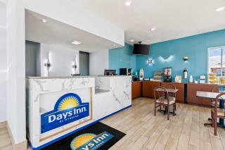Days Inn by Wyndham Salina South - 1