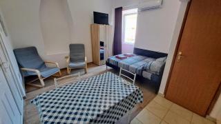 Roman Arch-Low budget studio in Top center,Walking street - 9