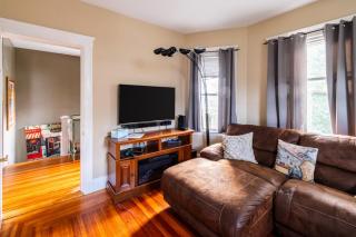 Peaceful 3BR w Porches Wi-Fi Near Hospitals - Brookline - 9