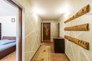 La Conacul Dintre Munți - 0