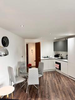 One-bed Luxury Apartment B11SA by LiveComfortably - Birmingham - 1