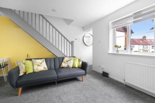 Modern One Bedroom House, Welsh Harp - 3