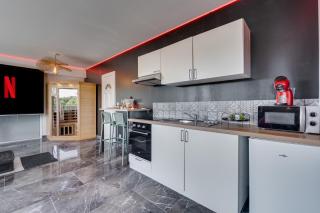 L'Horizon - Suite romantique avec jacuzzi, sauna, piscine & vidéo projecteur - Vieille-Toulouse - 9