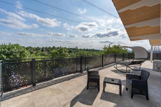 L'Horizon - Suite romantique avec jacuzzi, sauna, piscine & vidéo projecteur - 2