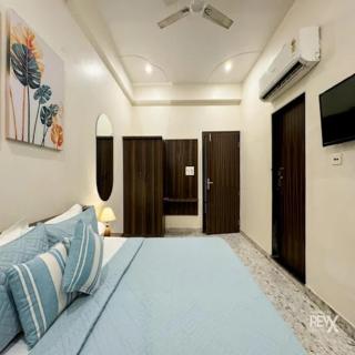 Hotel Vrinda Sarovar - Mathura - 1