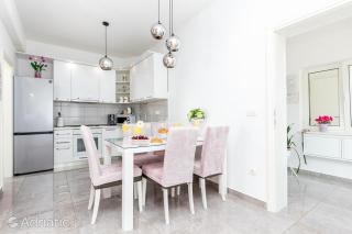 Apartment Radalj - 1