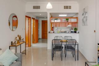 Spacious 1BR in Great Location, Manchester Tower, Dubai Marina - 4