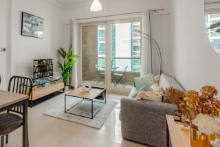 Spacious 1BR in Great Location, Manchester Tower, Dubai Marina - 0