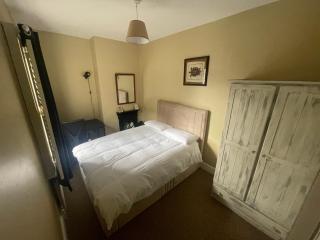 Yellow Door Greenore - - 9
