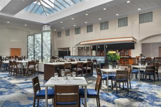 Embassy Suites Boston at Logan Airport - Boston - 1