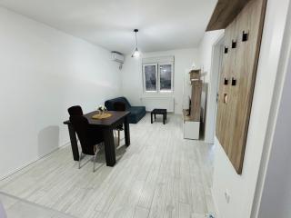 Aqua Apartments 3 - 8