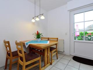 Garden-view Apartment in Heringhausen Lake City Centre - 5