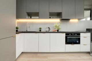 Design studio with a Balcony in the City Centre by Noclegi Renters - Łódź - 2