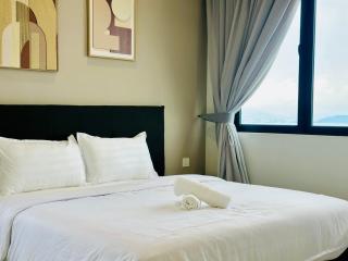 High Rise Haven 3BR Rooftop Pool Stylish Comfort 9pax - 6