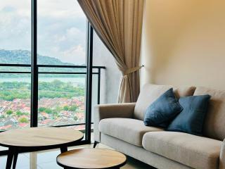 High Rise Haven 3BR Rooftop Pool Stylish Comfort 9pax - 8