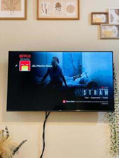 J&J Mactan Stays with Netflix, Pool & Paid Parking - Marigondon - 4