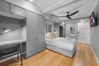 Bright 2-Bed New Farm Apartment with Private Patio - Brisbane - 9