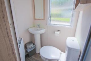 Three Bedroom Instow Caravan - 2