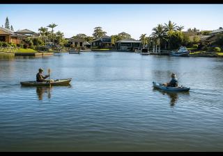 Large Waterfront Property with Spectacular Views & Sunsets - Gold Coast - 3