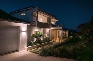 Sol'scape Villa - Secure Retreat, Panoramic Views, Modern Estate Home - 8