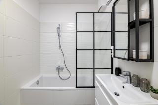 Parkwest Diamond Residence -Chic Apt with AC, Garage, Balcony - 7