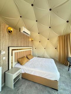 Helen Rum Luxury Bubbles & Jeep Tours - Wadi Rum - 1