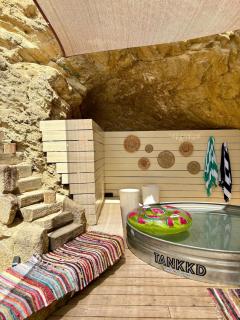 Charming Provencal Retreat with a Lush Private Courtyard - Rochegude - 1
