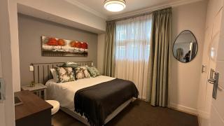INVERNESS 14 Camberwell Road SEA POINT BEST LOCATION super luxury one bedroom with pool, balcony, garden & Sea Views - 6