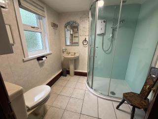 Elegant 4-Bed Pet-Friendly Retreat in Snowdonia - Conwy - 2