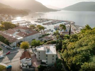 Duale Sea Escape - 2