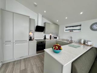 15 Golden Bay Holiday Village - Coastal Retreat with Breathtaking Views - 7