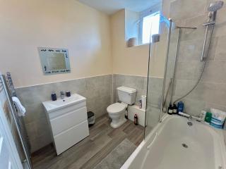 Spacious Pembrokeshire Apartment - Neyland - 1