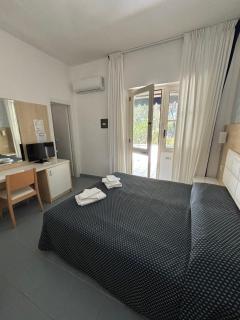 Hotel La Vela - - 9