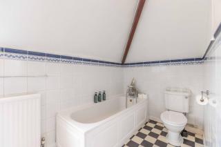 2BR Cottage and Parking, 10 Mins to Windsor - 2