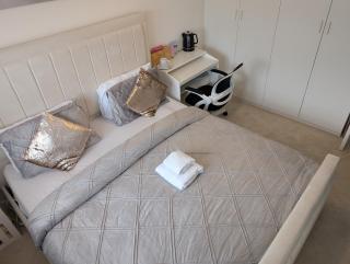 Spacious Room With Kingsize Bed - Dinnington - 5