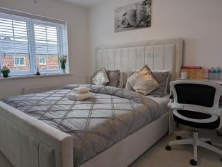 Spacious Room With Kingsize Bed - 7