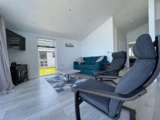 15 Golden Bay Holiday Village - Coastal Retreat with Breathtaking Views - 5