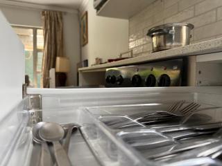 Private Bryanston Cottage, Garden, Uncapped Wi-Fi - 2