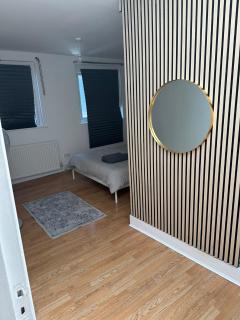 Caledonian 2-BR Saver's Flat - London - 4