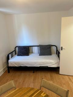 Caledonian 2-BR Saver's Flat - London - 2