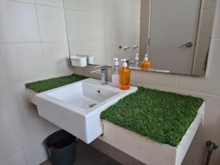 2-5pax 1R1B PREMIUM SUITE, Opposite i-City Shopping Mall, FREE WIFI 55" Smart TV - Shah Alam - 9